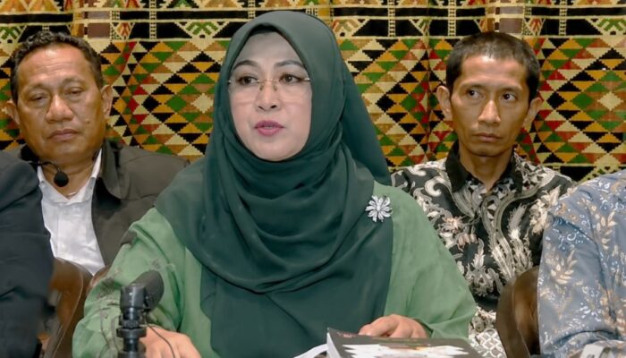 Dokter Tifa Klaim Ada Barang Bukti Baru Soal Ijazah Jokowi: “Sangat Fatal”