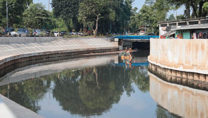 Pramono Anung Pastikan Sisa Proyek Tanggul Kali Grogol 600 Meter Segera Digarap